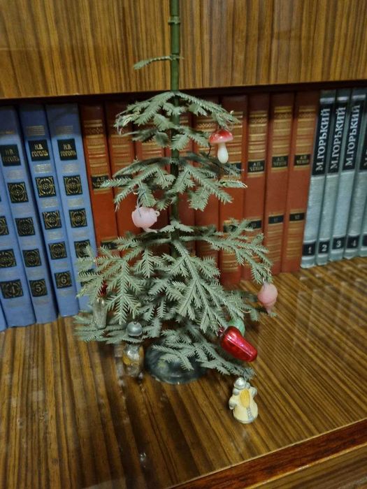 маленькая советская ёлочка (без игрушек) на реставрацию