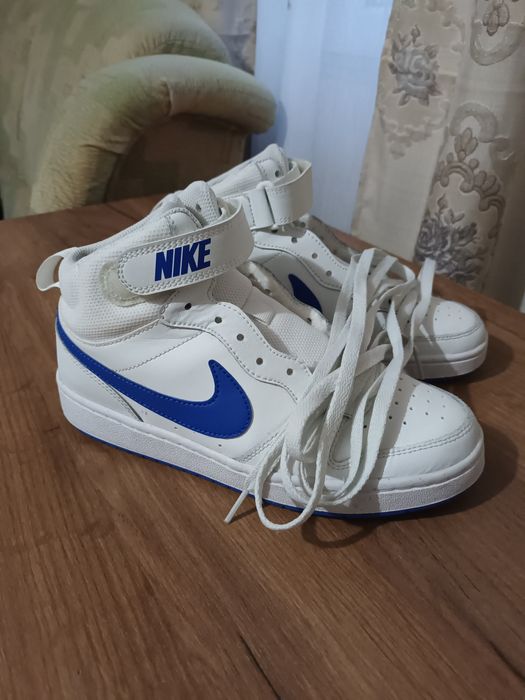 Vând adidași Nike vision mid