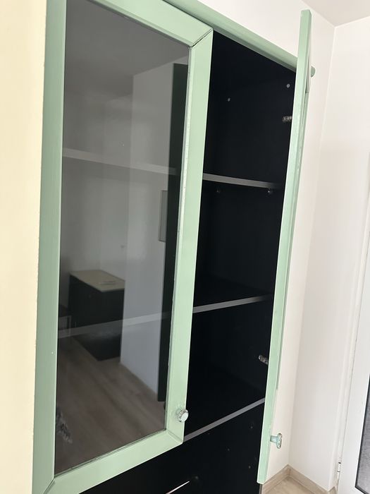 Голям гардероб с рафтове и шкафове