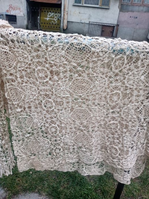 Продавам покривка плетачна на една кука
