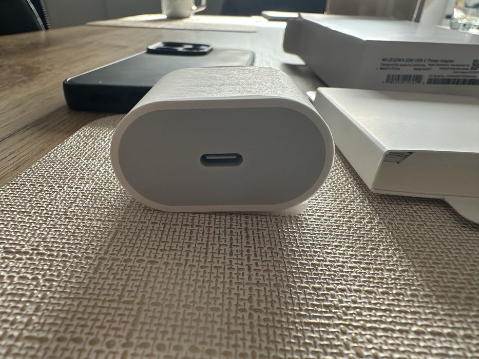 Адаптер за айфон 20W и кабел USB-C to Lightning