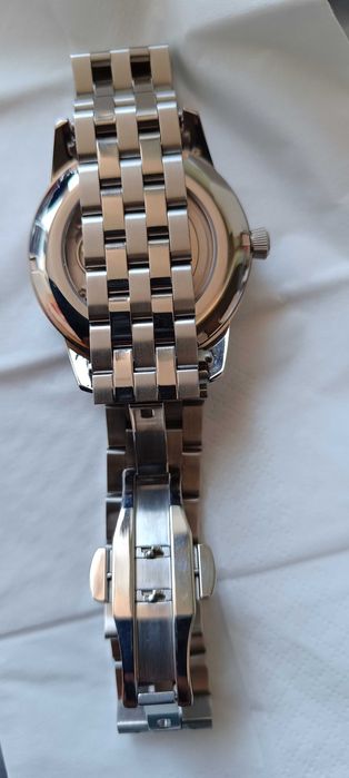 Продавам нов часовник ,, Seiko "