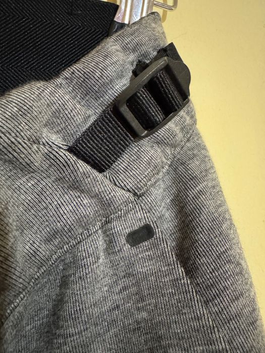 Долнище и блуза Nike Tech Fleece.