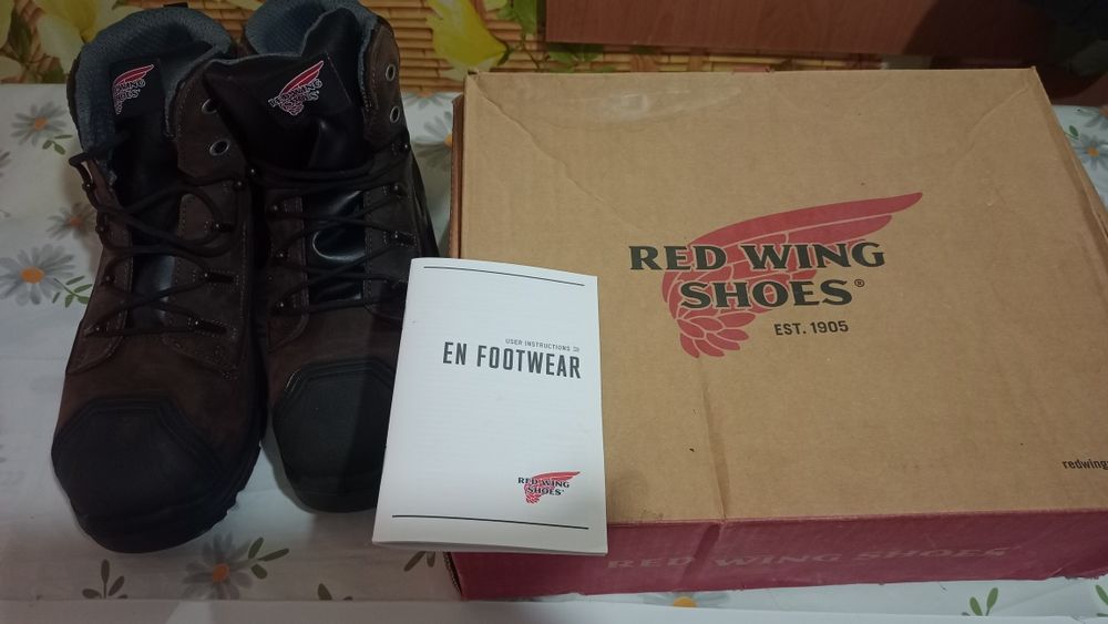 Сиз ботинки металическии