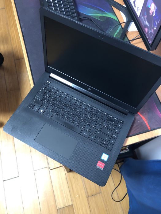 Продам нетбук Hp мощный intel core i7-7500 озу 8гб ssd 120гб windows
