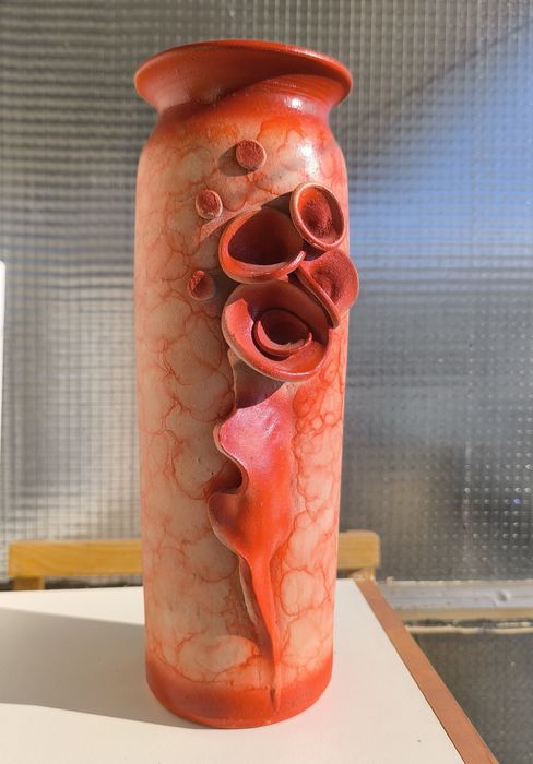 2 броя червени вази Троянска керамика