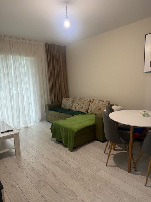 Închiriez apartament