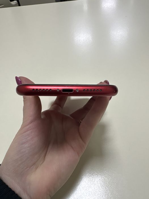 Iphone 11 culoare rosie