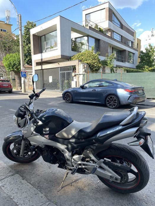Moto Suzuki GSR600