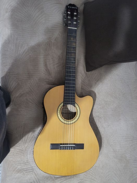 Продам две гитары Abilene и Suzuki