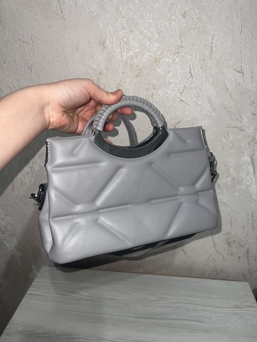 Женская сумка через плечо и в руку