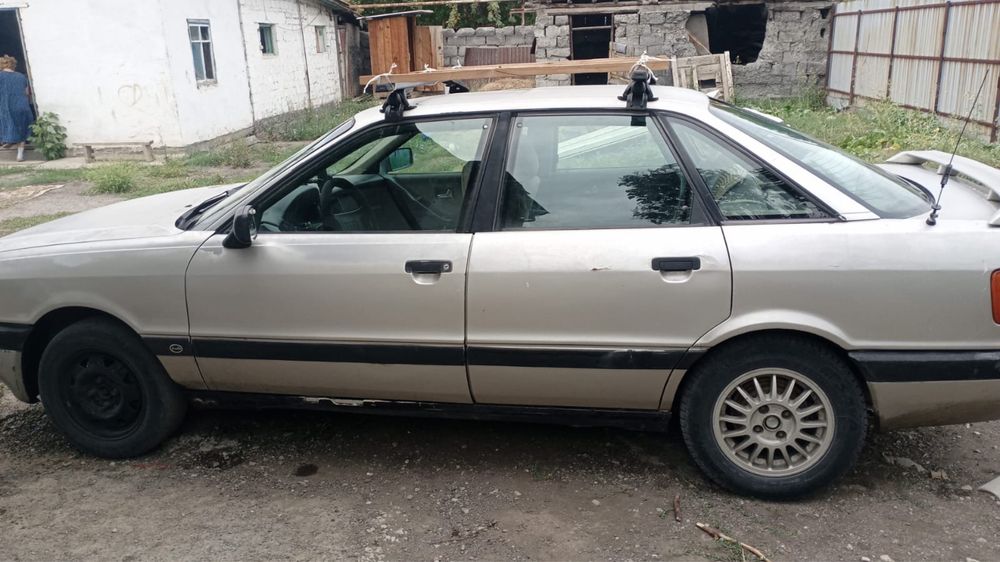 Продам машину AUDI