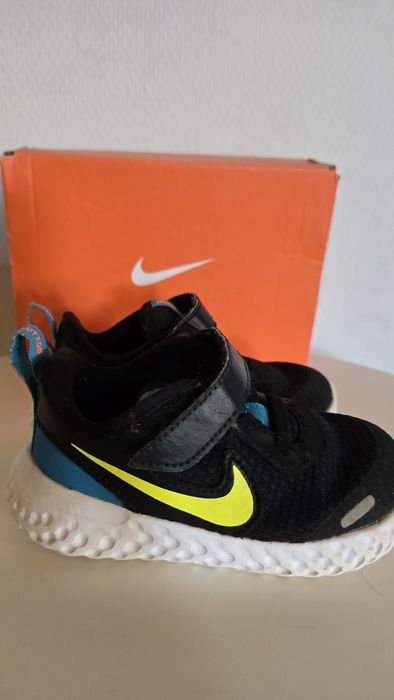 Детски Nike оригинални маратонки-22 с подарък оригинални сандали Nike 22.5  с кутии