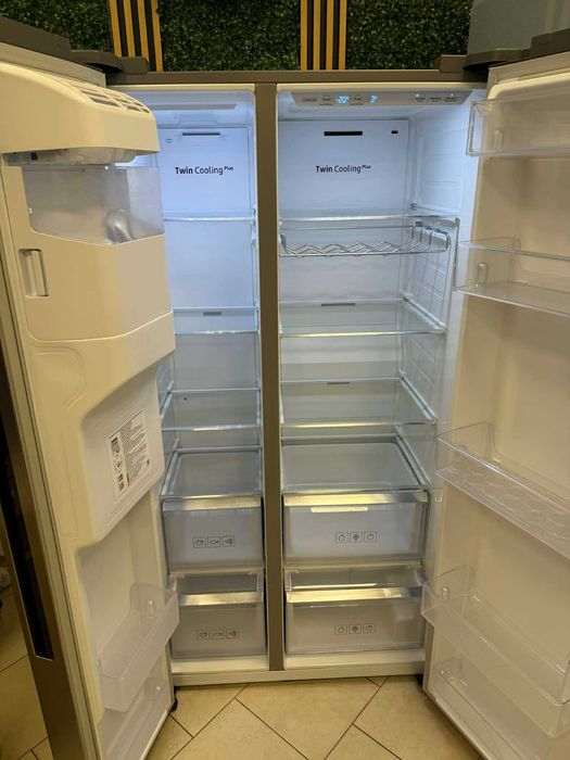 Хладилник SAMSUNG Side By Side