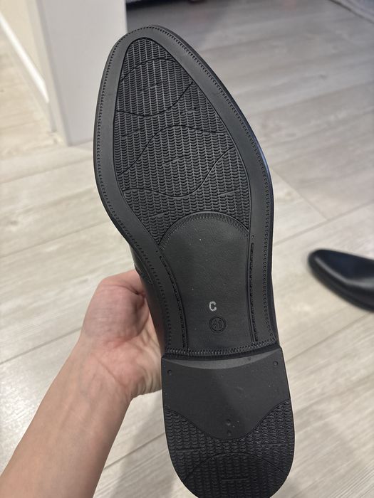 Продаю туфли новые