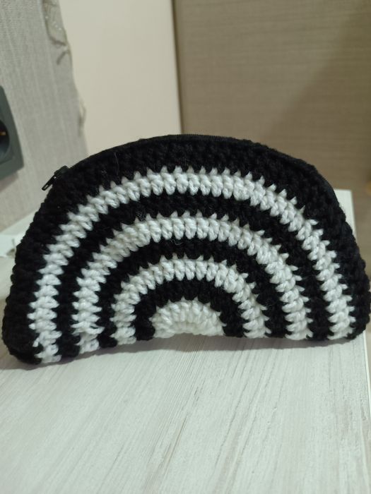 Плетен несесер с цип