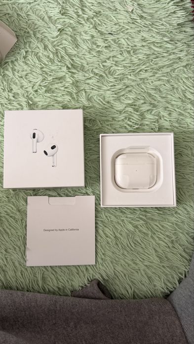 Apple AirPods (оригинал)