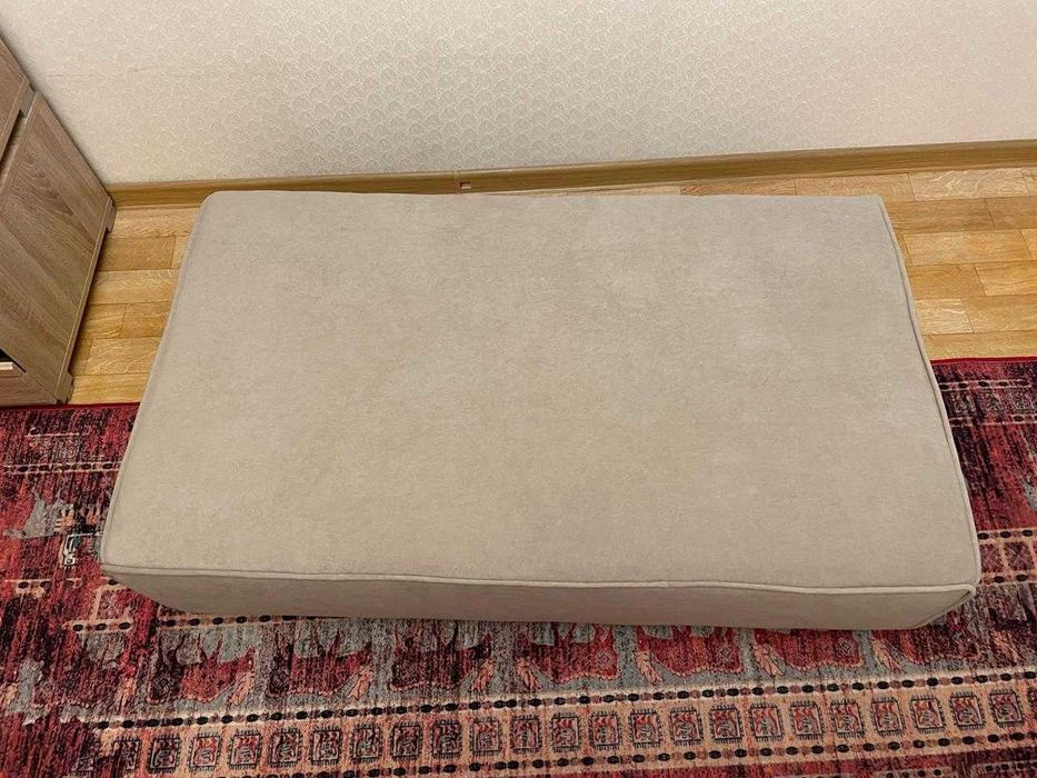 Серый пуфик-банкетка