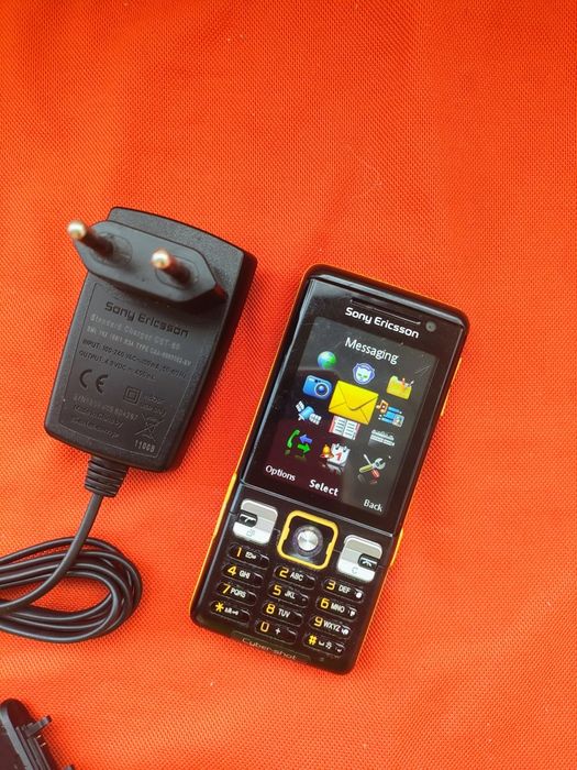 Sony Ericsson c702 + incarcator ( decodat, aproape impecabil)