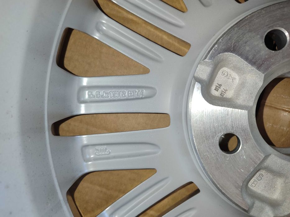 Ал. джанти за VW Up 5,5Jx15 ET40+ц. капачки VW+р. гума за VW Up.