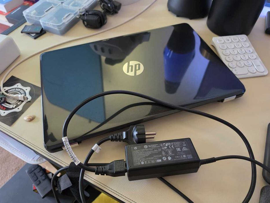 Laptop HP 15.6" Intel Core i5 8250U, Radeon R5 M330, 6GB RAM, SSD, HDD