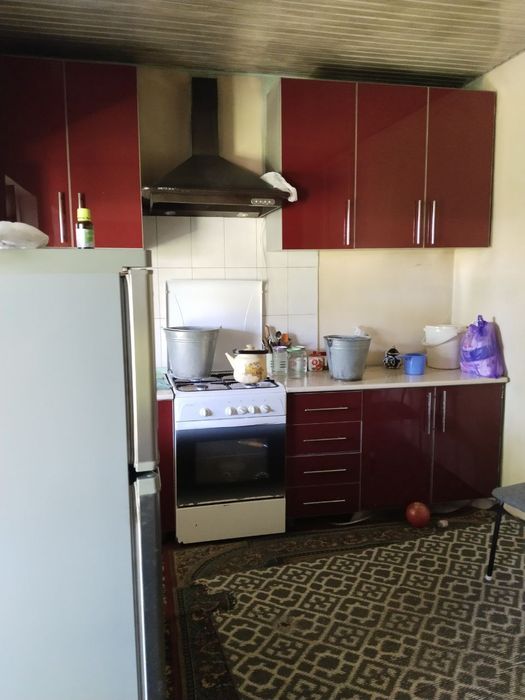 Uy sotiladi. Дом продается.