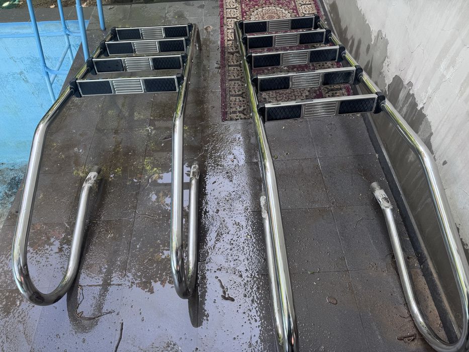 Лестницы для бассейна