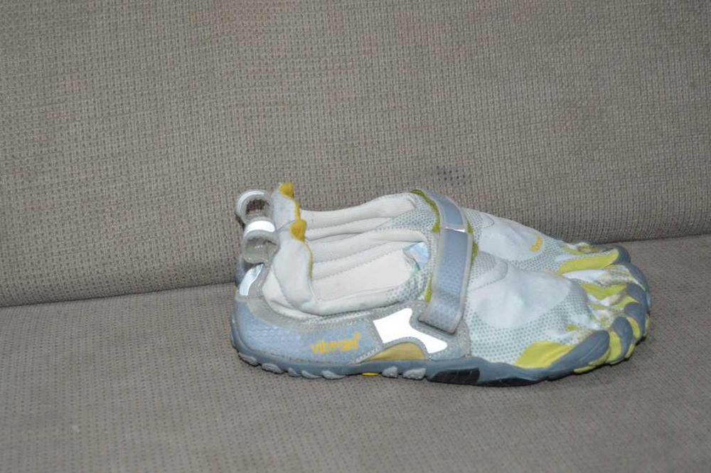 Adidași Barefoot Vibram FiveFingers Bikila Mărimea M41 (EU 41)