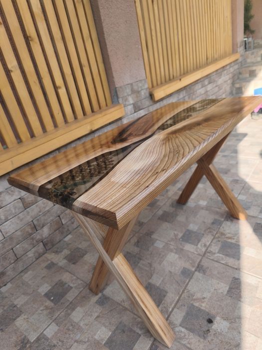 Vând măsuță din lemn de ulm