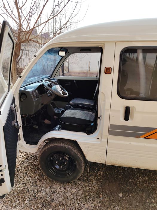 Damas rangi oq tayyor chexol polik qilingan 4 ta balon yangi 13 balon