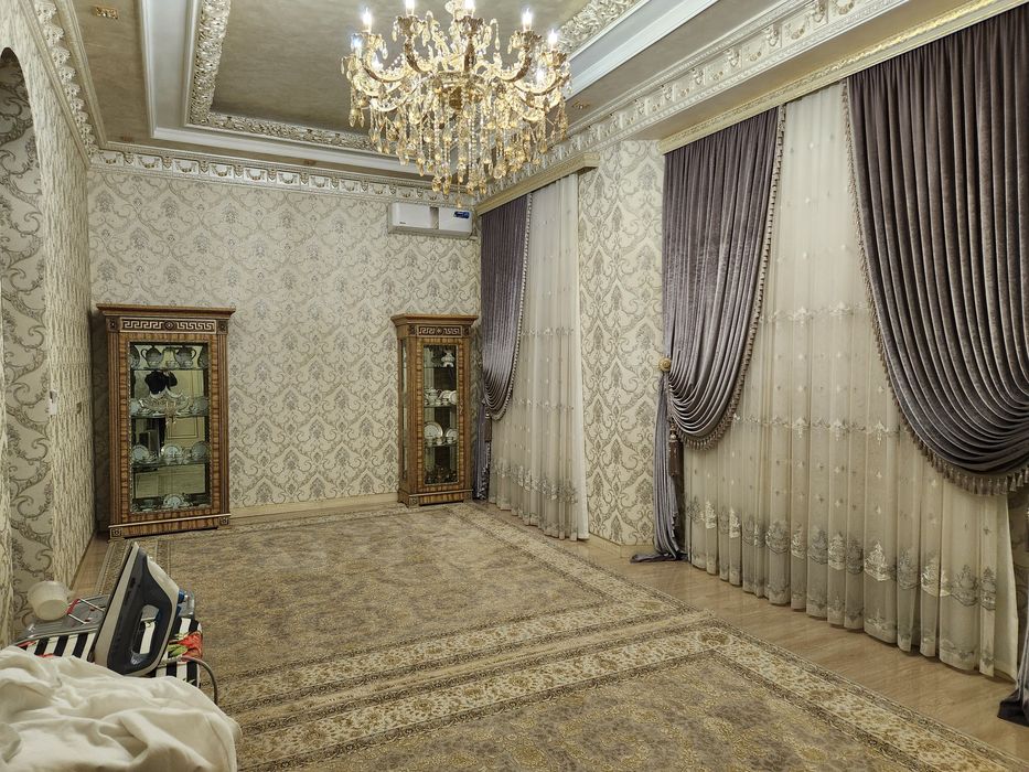 Продаётся дом истирохат 7 7 сотих 8 ком 4 санузел балшой кухня  6 ком