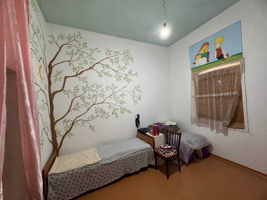 Qorako‘l Akademik Litsey oldida uy sotiladi