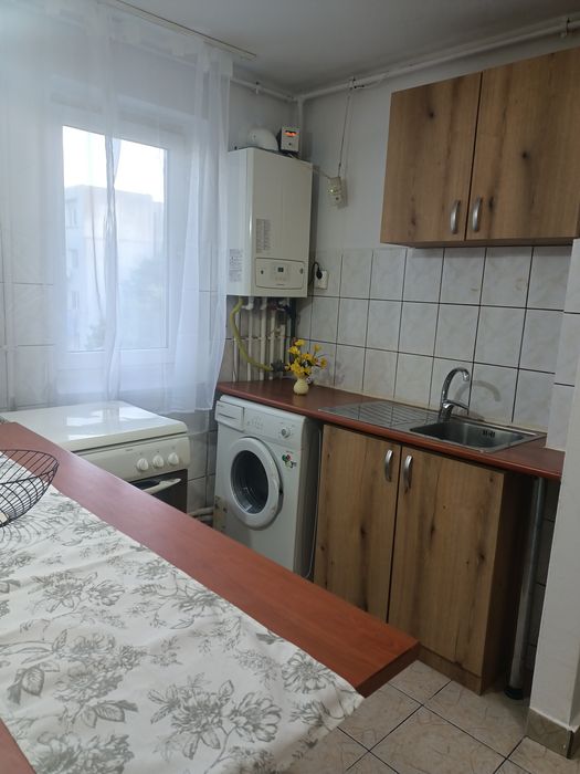 Vând apartament zona Brotăcei