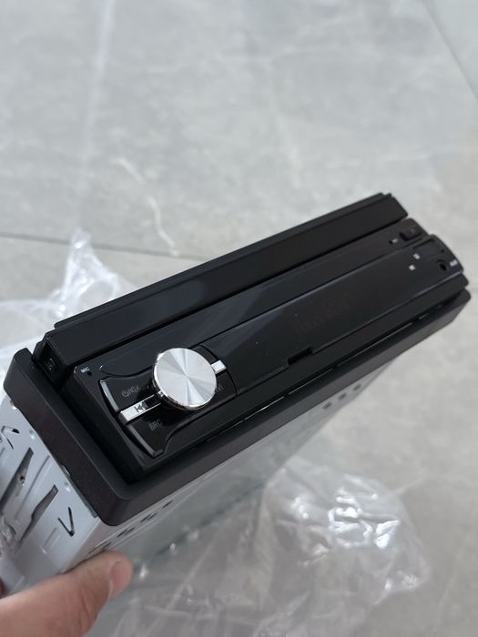 Navigație Auto 1DIN cu ecran retractabil Android și camera retur