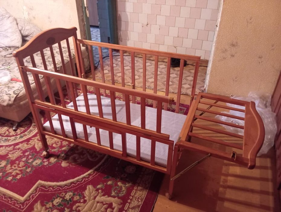 Продам детскую кроватку