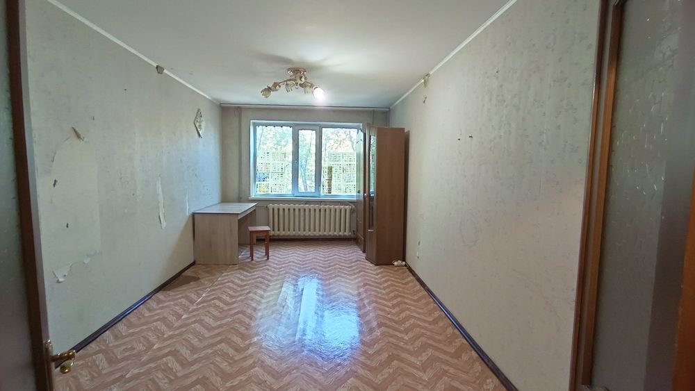 Продам трёхкомнатную квартиру у/п по пр Металлургов 34.