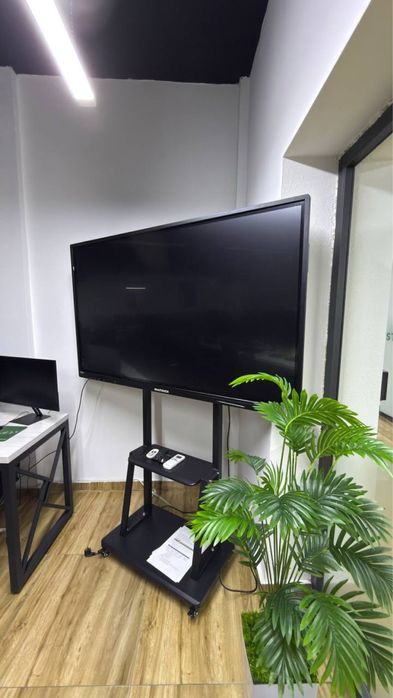 Led Ekran + kampyuteri bor ichida p