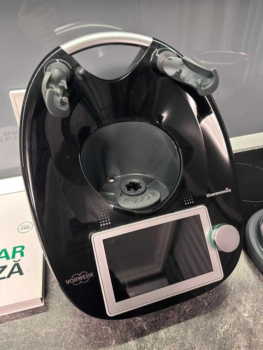 Thermomix TM6 Black Edition + 2 boluri suplimentar + 3 cărți rețete!
