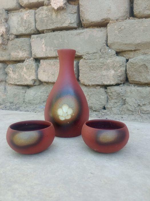 Срочно продам сувенирный кувшин с двумя чашками