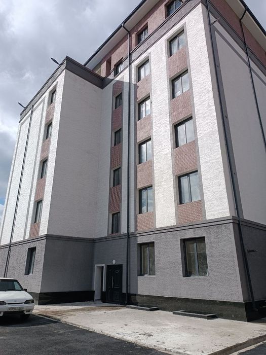 Navastroykadan kadastri chiqqan 2 xonalik kvartira sotiladi