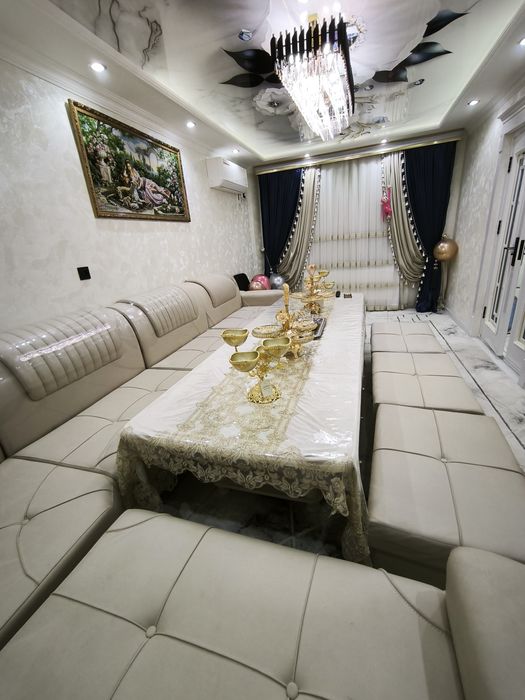 Мягкий уголок деван узунлиги 4.5.м эни 2.5.м стол 2.75.м