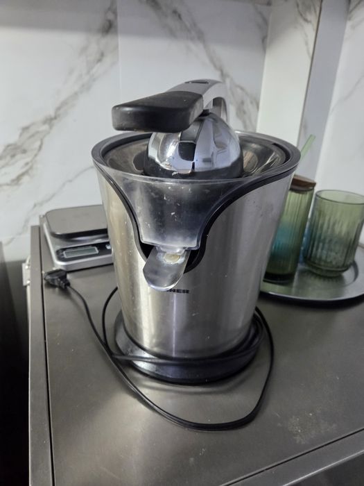 Aragaz  Friteuza electrica la 380v, de putere, cu banc