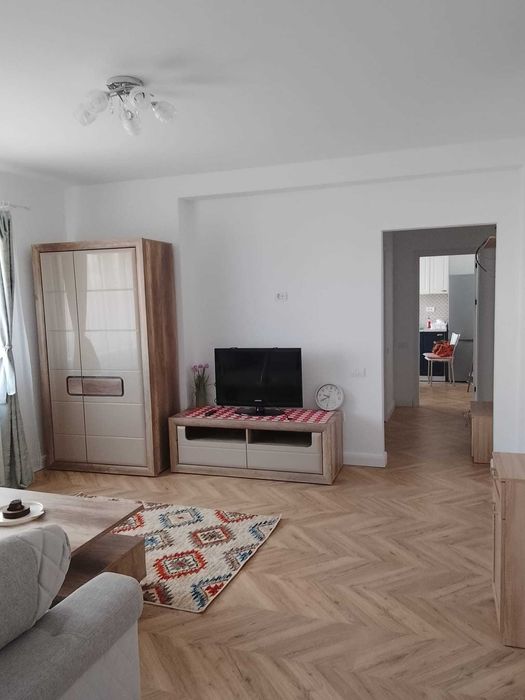 Inchiriez apartament cu 2 camere