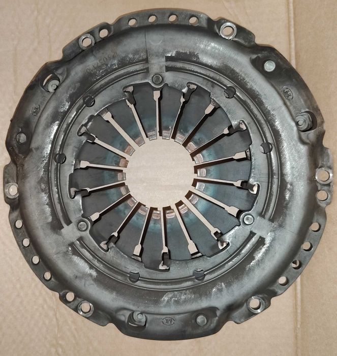 продавам съединител за Тойота RAV4 XA20 втора употреба