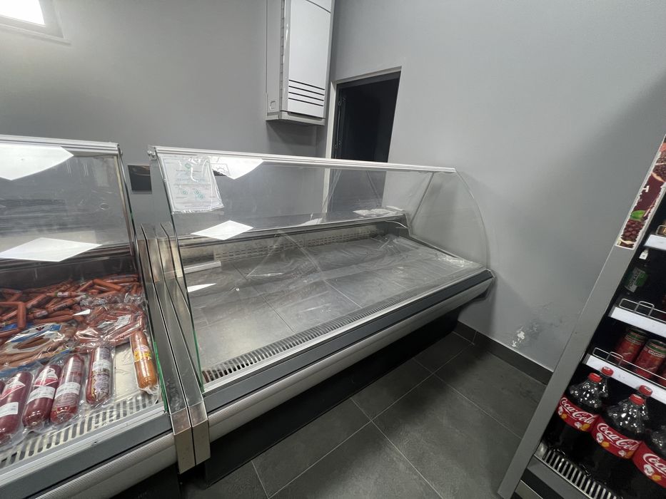 Холодильники и стелажи