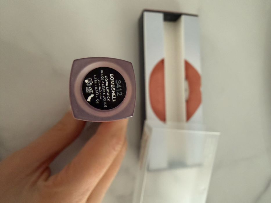 Huda Beauty liquid matte Bombshell