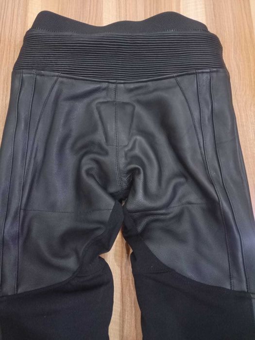 Pantaloni moto piele barbati cu protectii CE