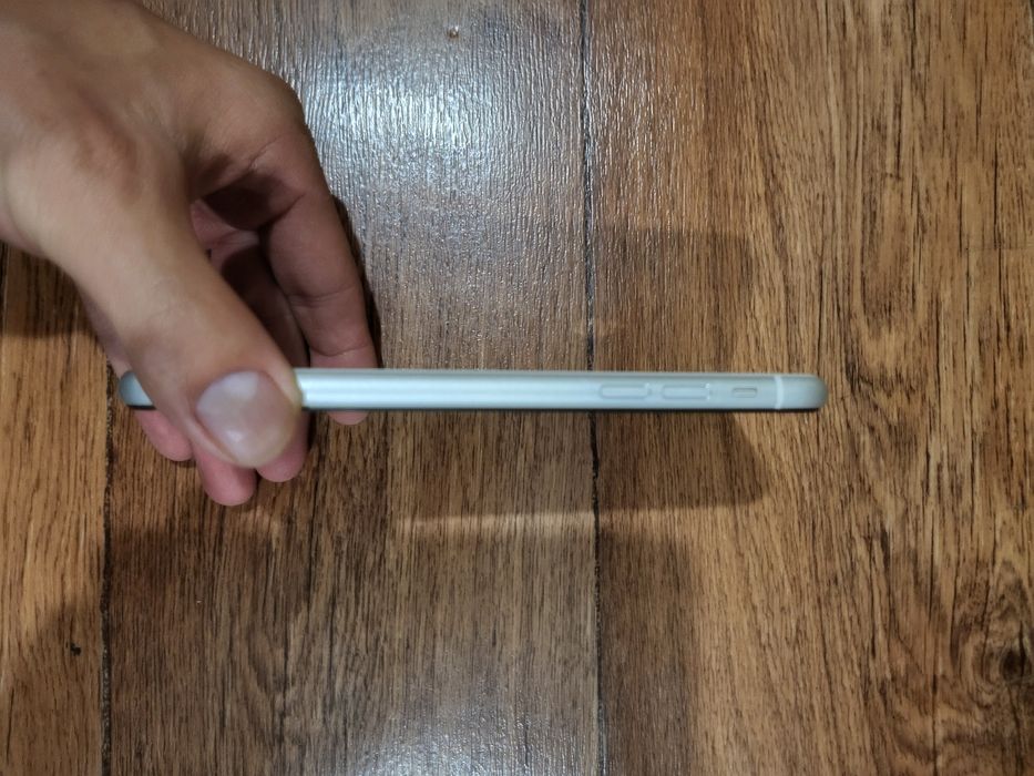 Телефон iPhone xr срочно срочно