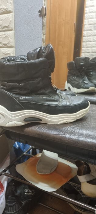 Продам женские ботиночки