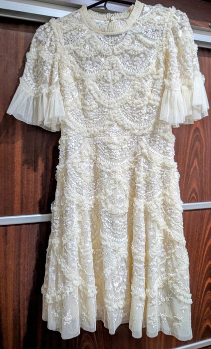 Niddle & Threads rochie originala - varianta scurta până la genunchi